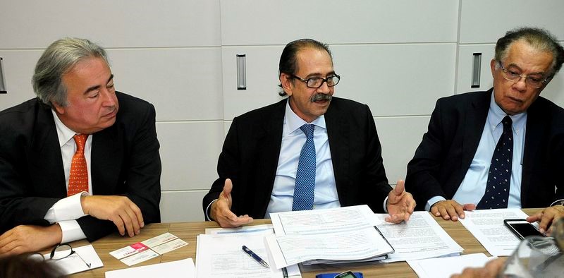 O presidente do Sinaval, Ariovaldo Rocha, Guilherme Ferreira Pinto (Queiroz Galvão), e Alceu Mariano (Brasfels), na coletiva de imprensa realizada nesta quarta-feira ( Paulo Botelho/ Sinaval )
